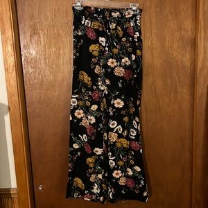 Wide leg floral pant - size small
